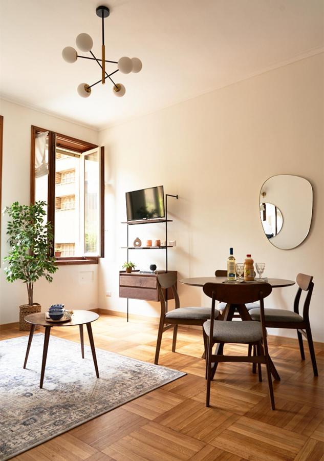 ミラノCozy Duomo - Elegant & Quiet, 300M From Cathedralアパートメント エクステリア 写真